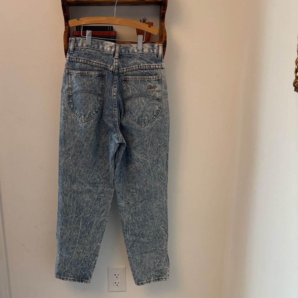 Vintage Chic High Rise Mom Jeans Acid Wash Tapered Leg Size 8P - Picture 6 of 8